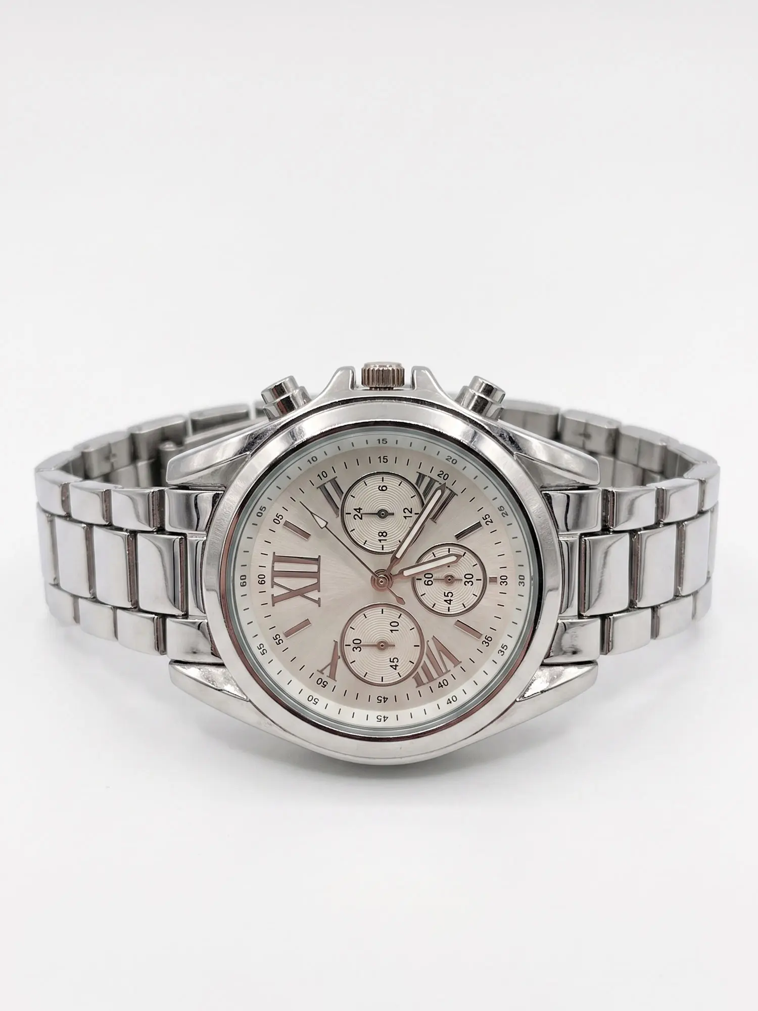 Silberfarbene, elegante Damen-Armbanduhr - Klassisches Multi-Zifferblatt-Design